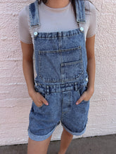 Load image into Gallery viewer, BLUE JEAN OVERALL - SHORTS
