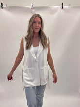 Load image into Gallery viewer, LINEN BLEND VEST | OFF WHITE
